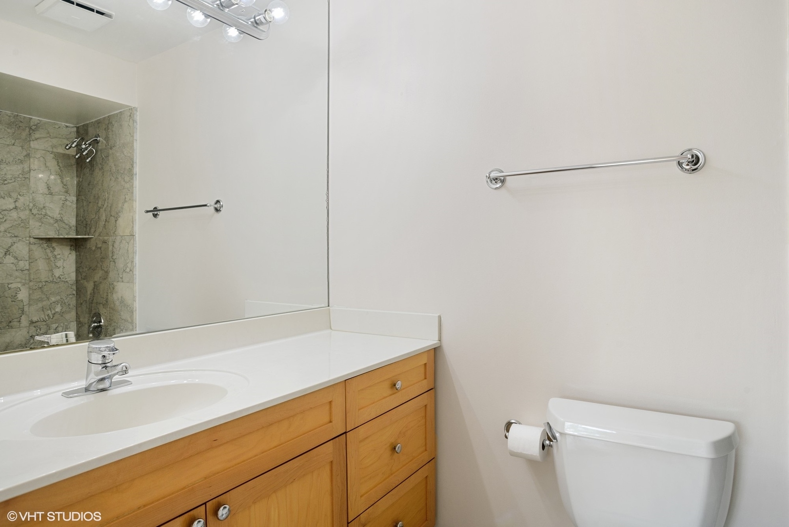 6102 North Sheridan Road, Unit 307 Chicago, IL 60660 - Photo 8 of 10 a bathroom with a sink and a toilet