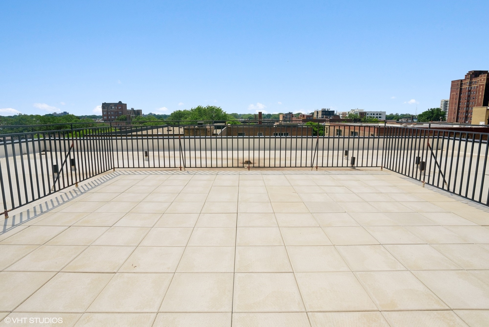 6102 North Sheridan Road, Unit 307 Chicago, IL 60660 - Photo 10 of 10 a view of a balcony