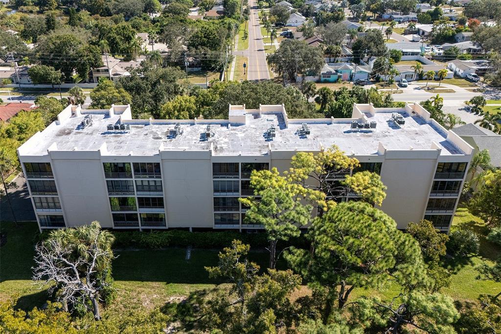 305 Tarpon Point Tarpon Springs, FL 34689 - Photo 32 of 42