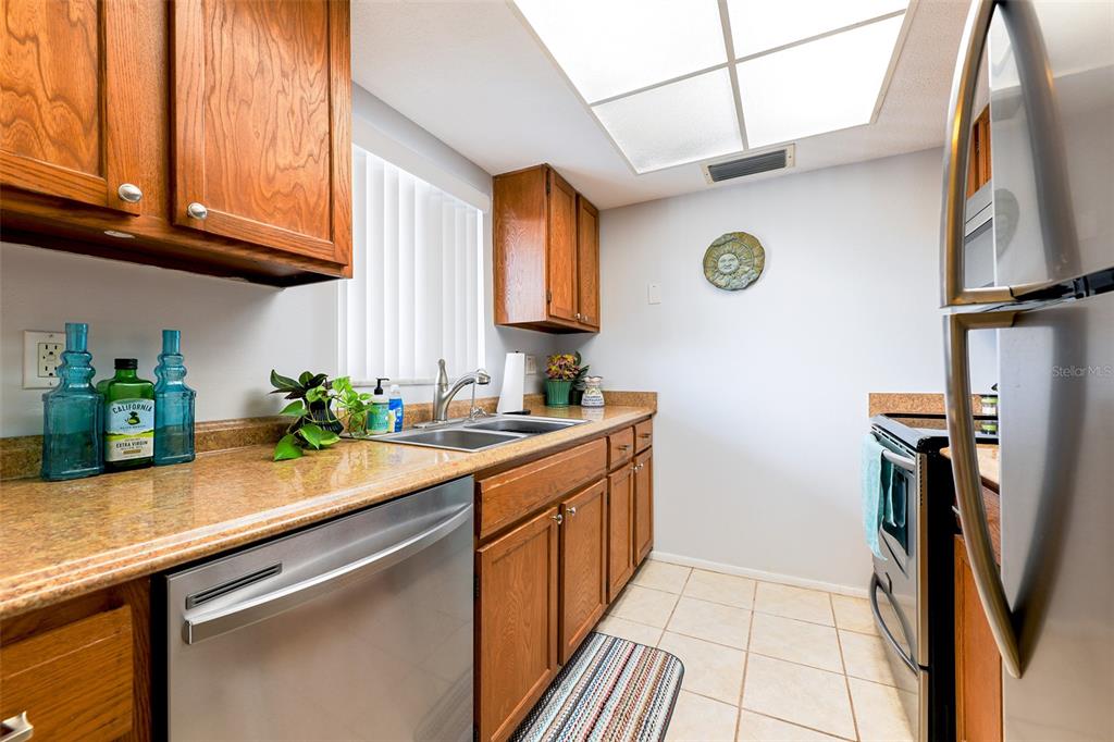 305 Tarpon Point Tarpon Springs, FL 34689 - Photo 7 of 42