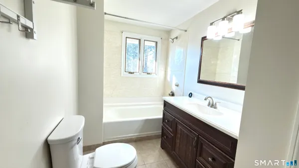 $3,200 | 309 Brookfield Street, South Windsor, CT 06074