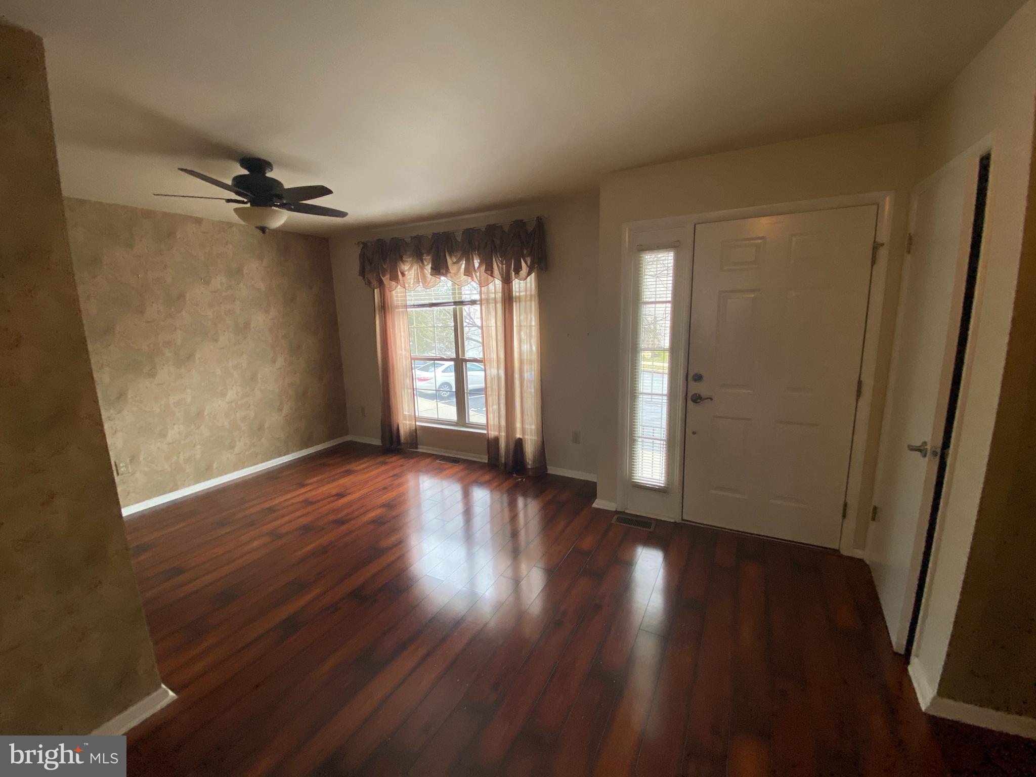 77 Forest Court Mantua, NJ 08051 - Photo 2 of 22 Foyer/sitting area