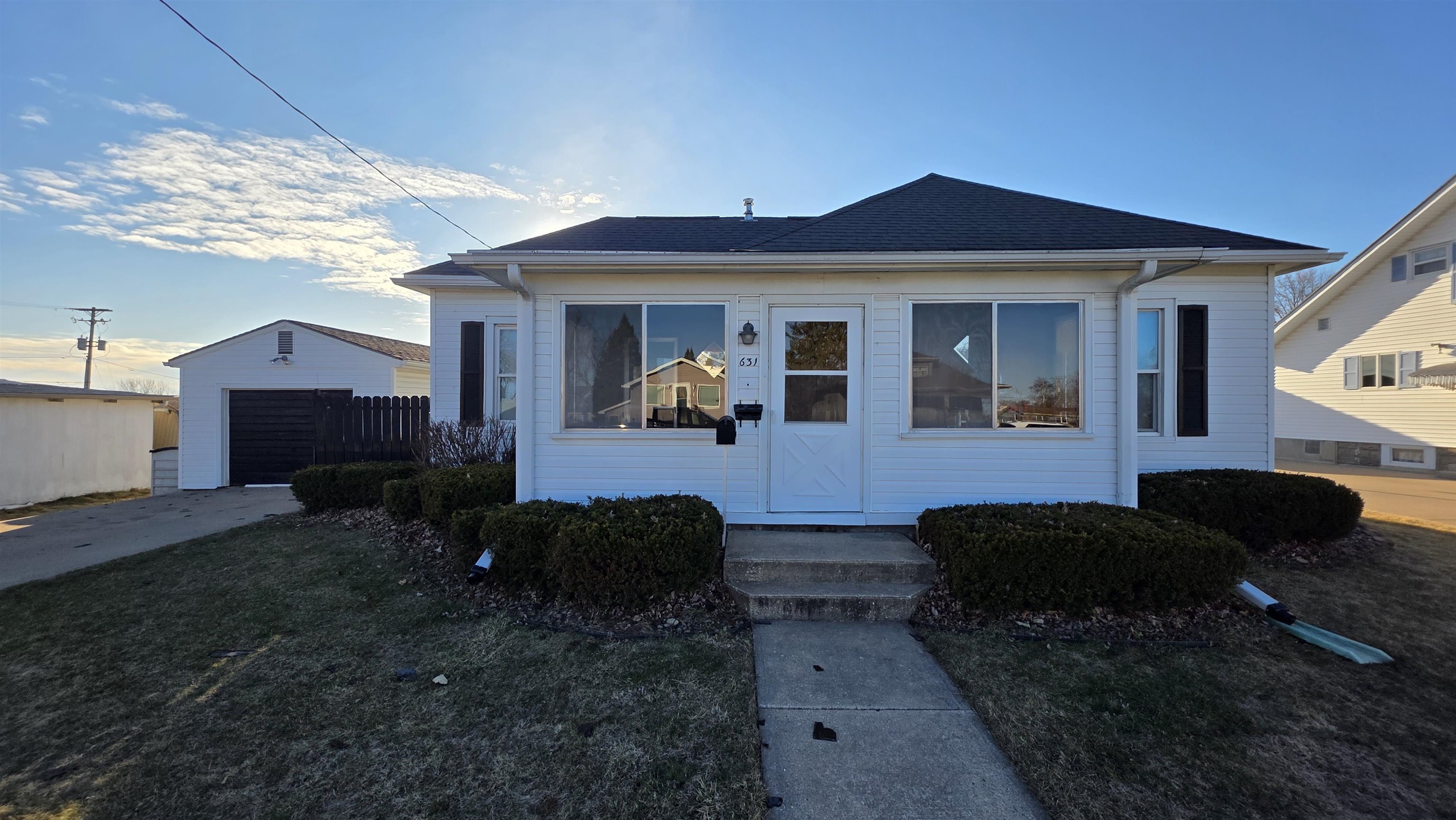 631 South Tyler Street Lancaster, WI 53813 - Photo 2 of 34