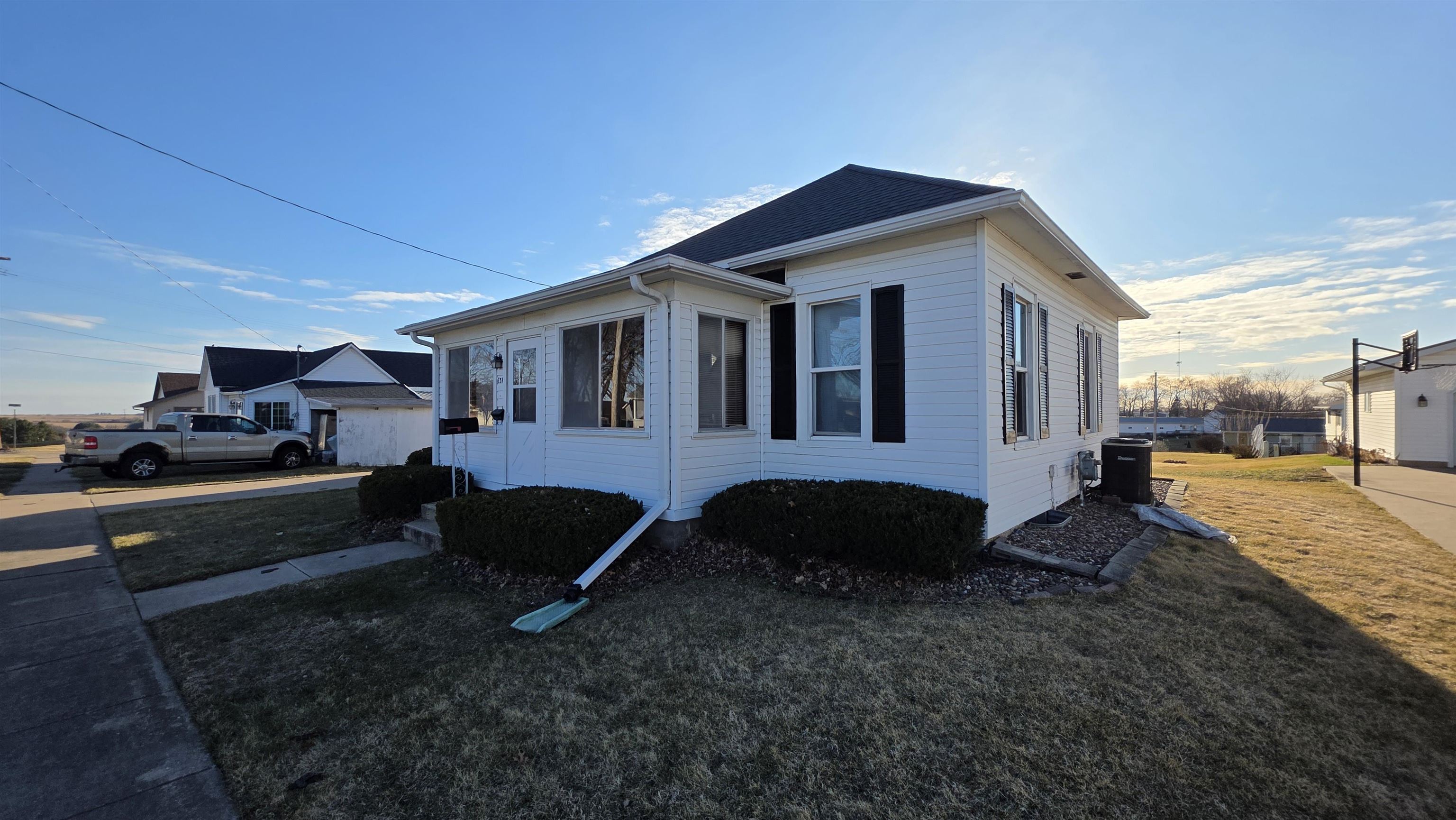 631 South Tyler Street Lancaster, WI 53813 - Photo 3 of 34