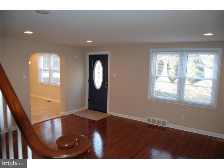 654 Hawarden Road Springfield, PA 19064 - Photo 21 of 25 Living Room