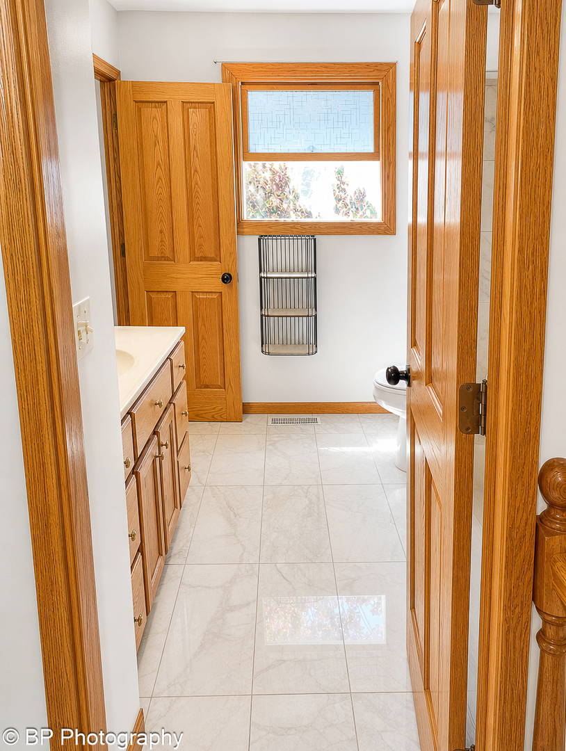 516 Beck Road Lindenhurst, IL 60046 - Photo 14 of 23