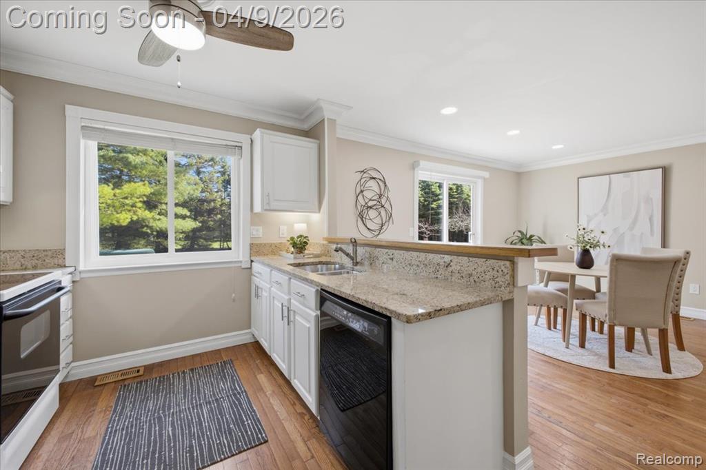 889 Hadley Road Rochester Hills, MI 48307 - Photo 17 of 54