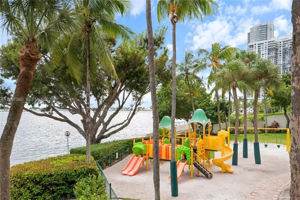 $3,199,000 | 1925 Brickell Avenue, Unit DPH3, Miami, FL 33129