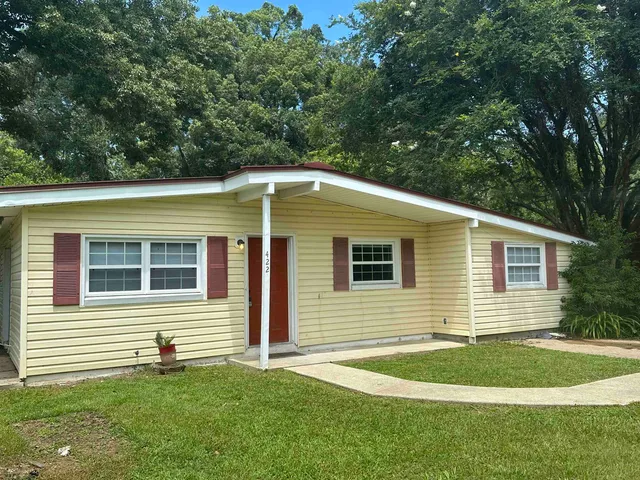 $1,800 | 422 Essex Drive, Tallahassee, FL 32304
