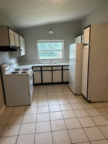 $1,800 | 422 Essex Drive, Tallahassee, FL 32304