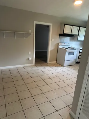 $1,800 | 422 Essex Drive, Tallahassee, FL 32304