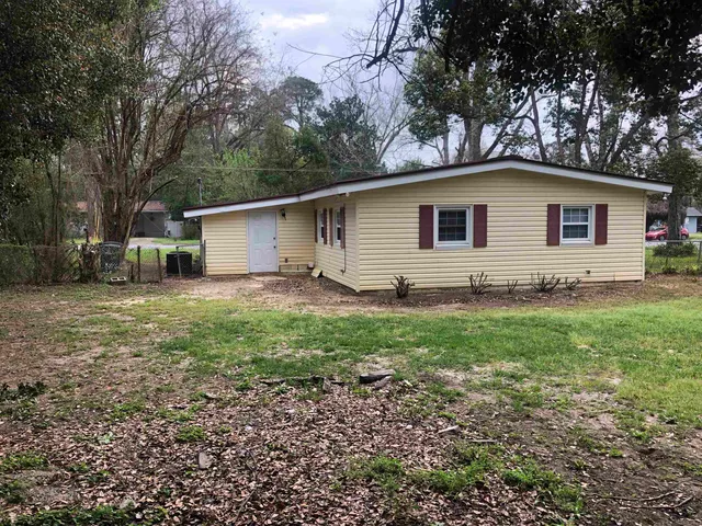 $1,800 | 422 Essex Drive, Tallahassee, FL 32304