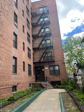 $299,999 | 22-87 Mott Avenue, Unit 6D | Bayswater