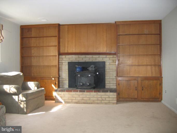 8213 Higham Road Lorton, VA 22079 - Photo 4 of 11 Interior (General)