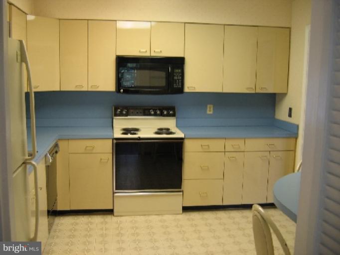 8213 Higham Road Lorton, VA 22079 - Photo 9 of 11 Interior (General)