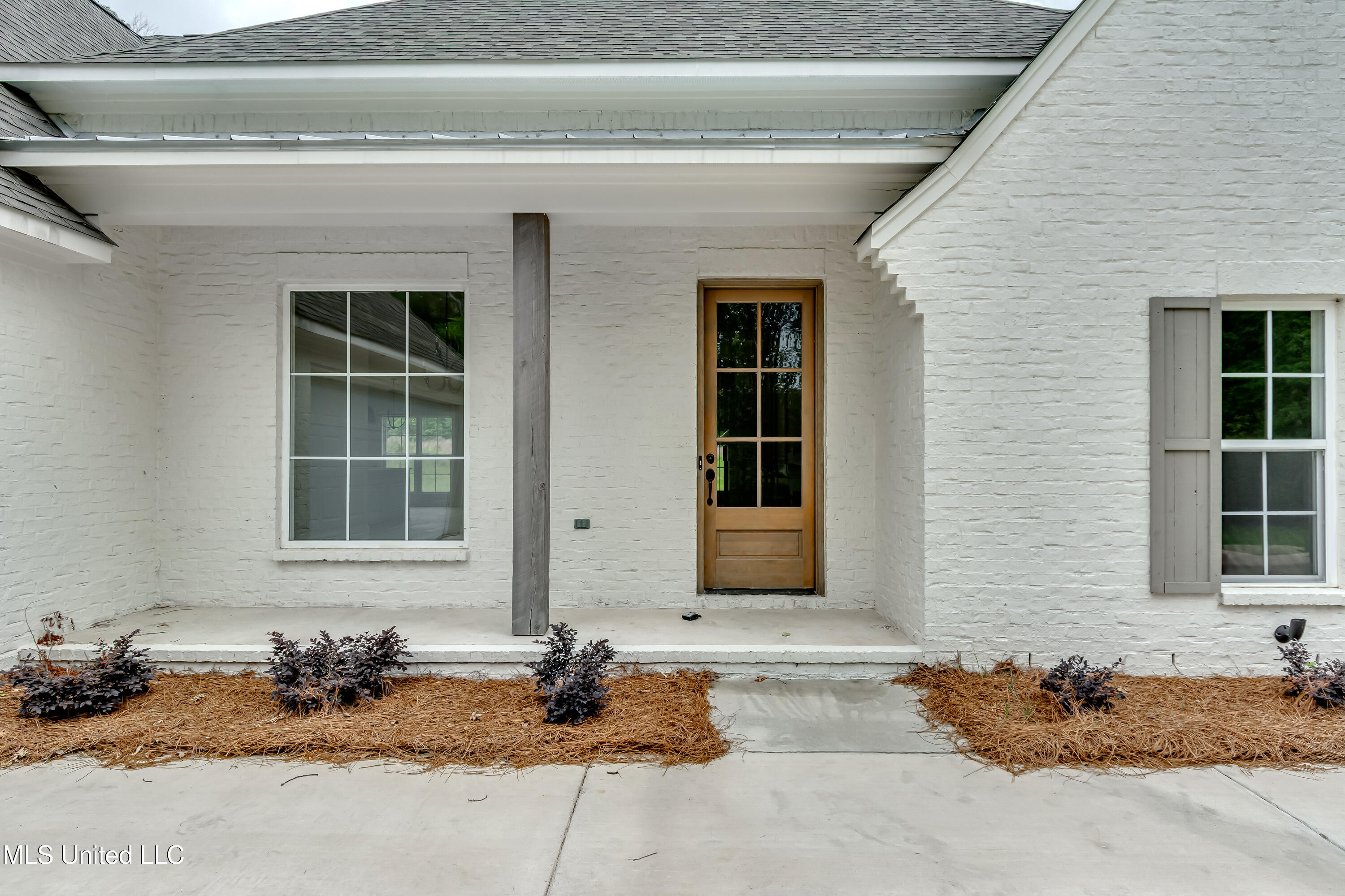 124 Grayson Way Madison, MS 39110 - Photo 3 of 49 Large Covered Front Porch