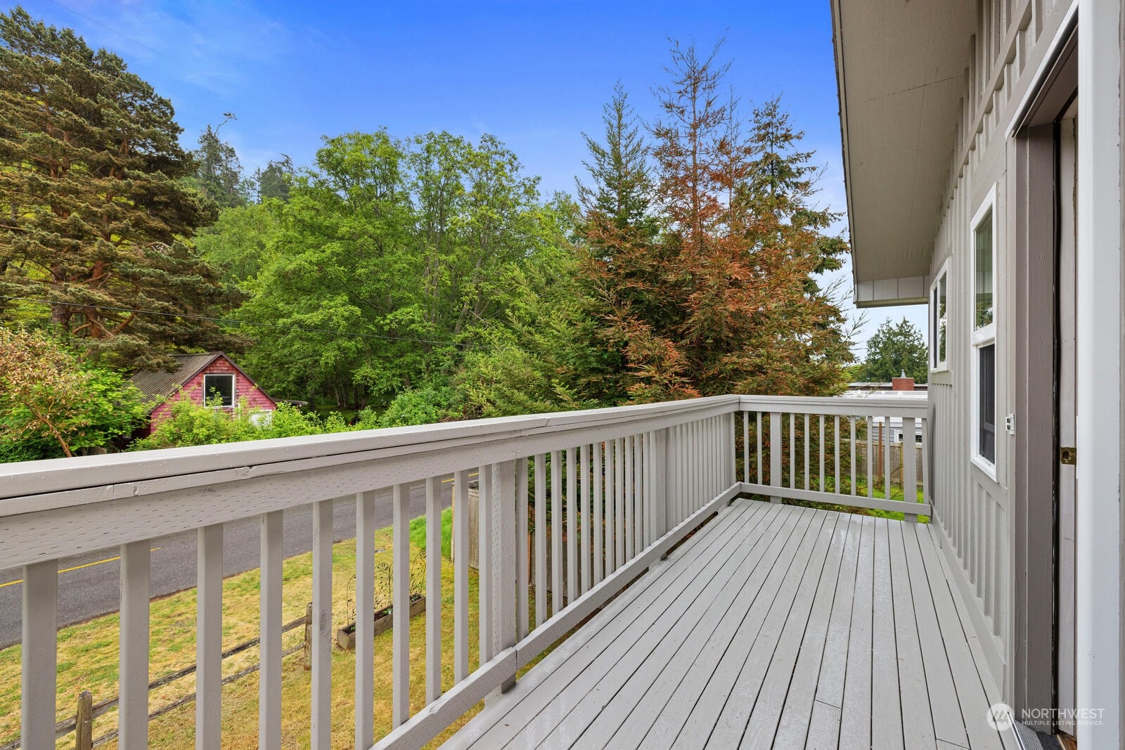 7524 Maxwelton Road Clinton, WA 98236 - Photo 17 of 30 a view of balcony with wooden floor and fence