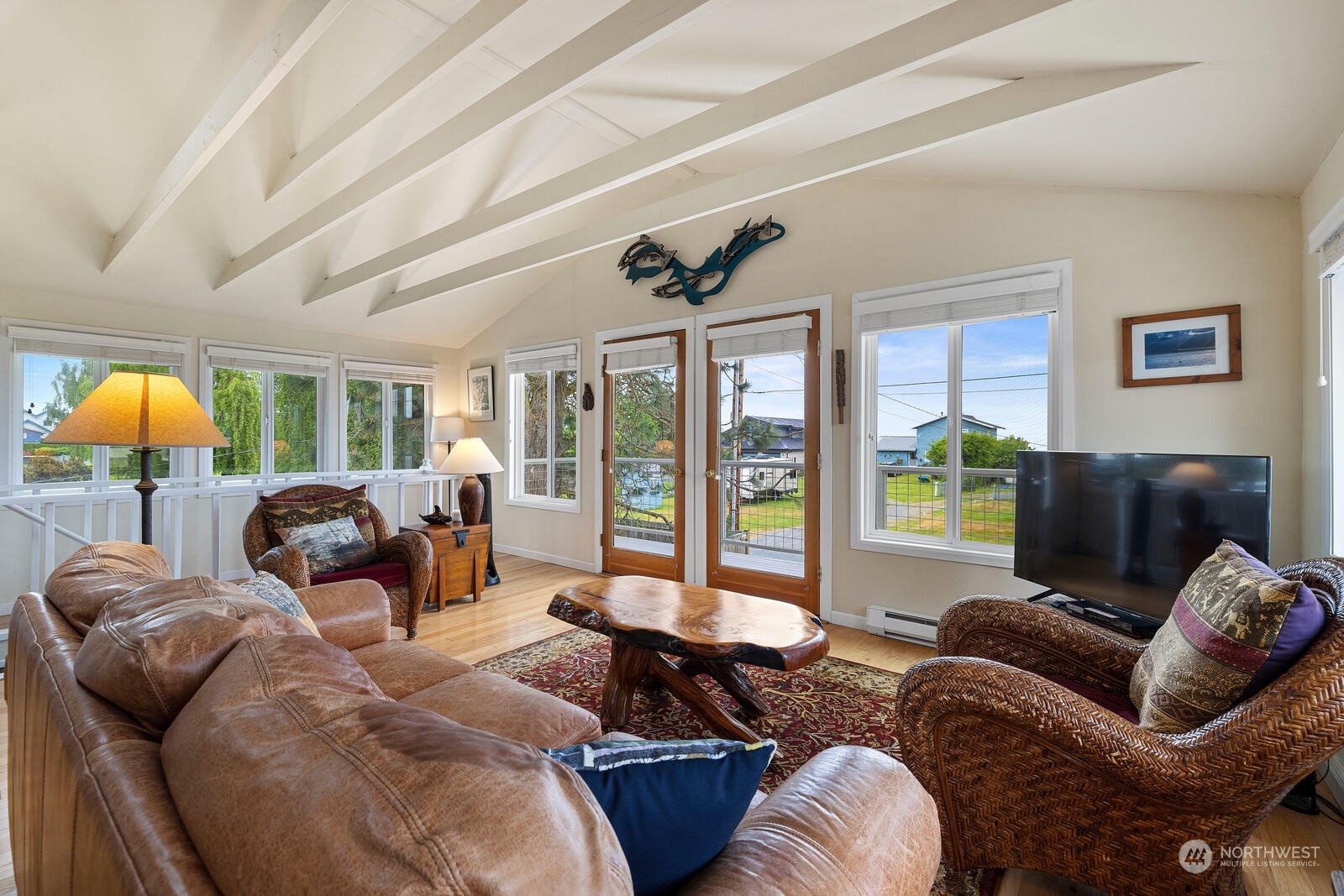 7524 Maxwelton Road Clinton, WA 98236 - Photo 8 of 30 a living room with furniture and a lamp