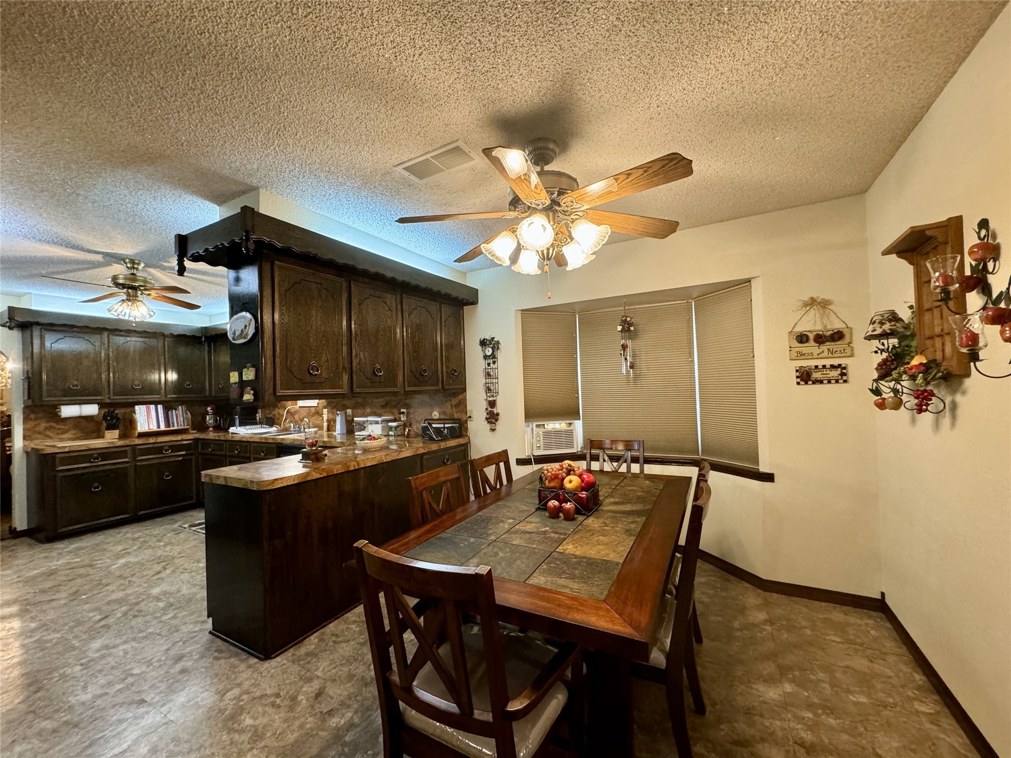 11586 Midway Road Cleveland, TX 77328 - Photo 5 of 37 a kitchen with a table and chairs in it