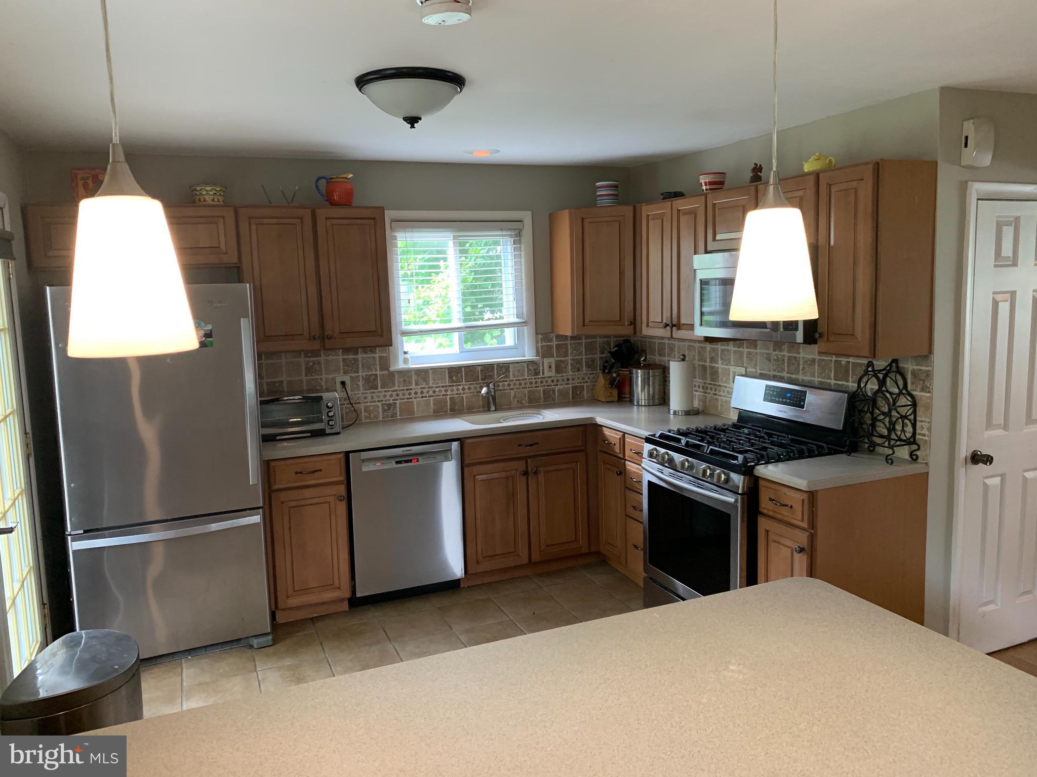 124 Lewis Road Havertown, PA 19083 - Photo 3 of 19