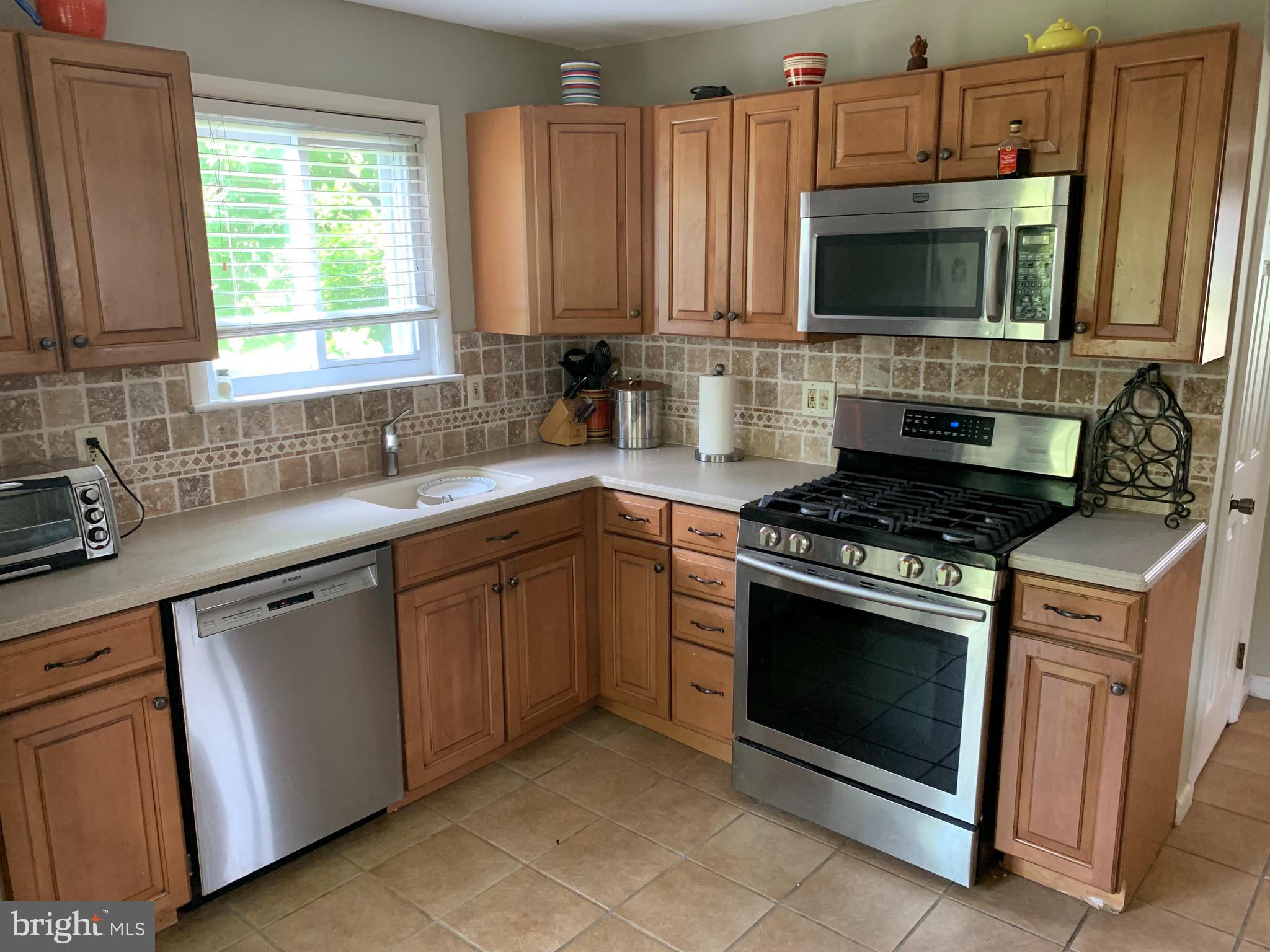 124 Lewis Road Havertown, PA 19083 - Photo 4 of 19