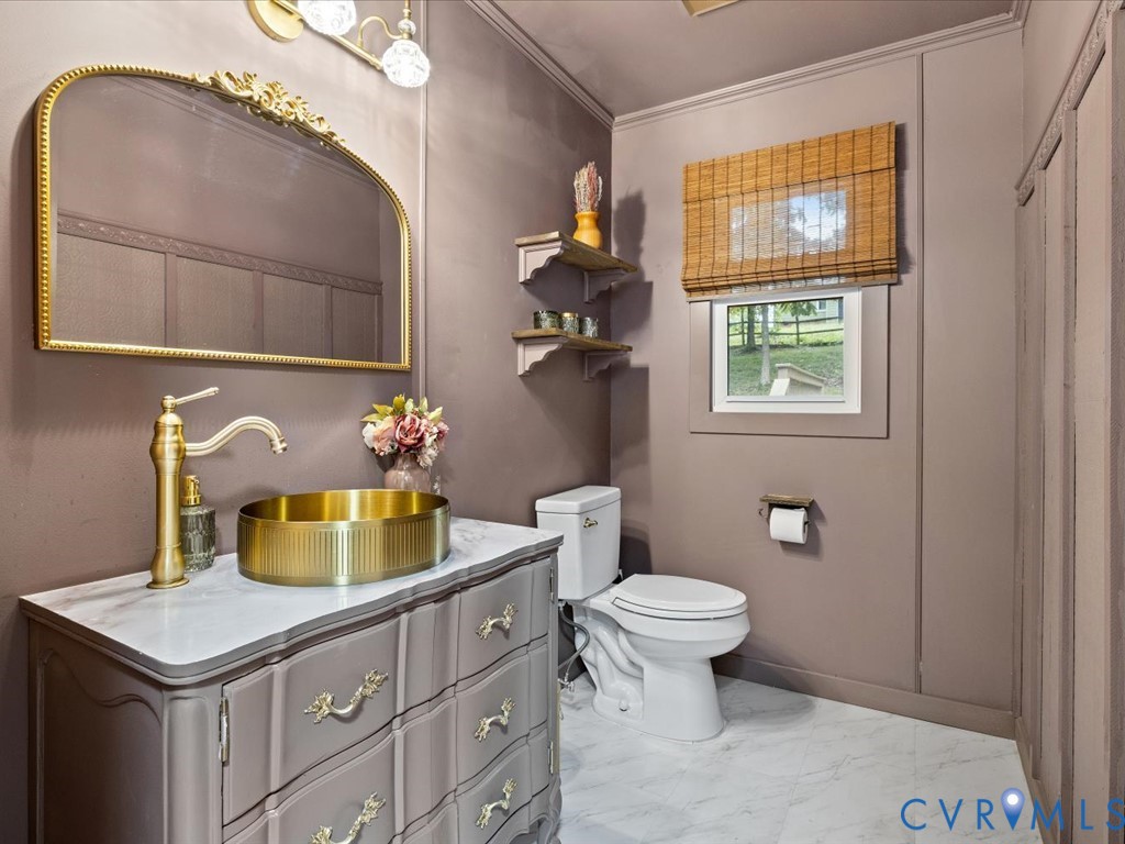 6806 Full Rack Circle Midlothian, VA 23112 - Photo 13 of 29 a bathroom with a sink and a toilet