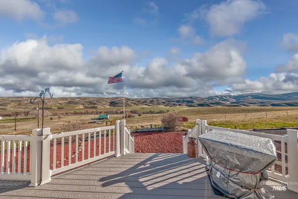 $1,100,000 | 985 Highway 95, Weiser, ID 83672