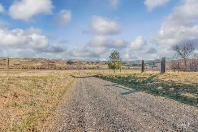 $1,100,000 | 985 Highway 95, Weiser, ID 83672