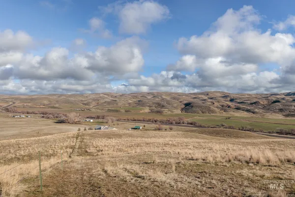 $1,100,000 | 985 Highway 95, Weiser, ID 83672