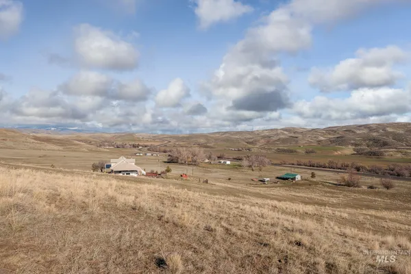 $1,100,000 | 985 Highway 95, Weiser, ID 83672