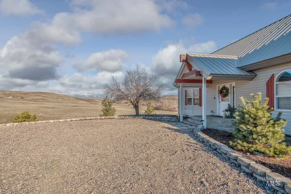$1,100,000 | 985 Highway 95, Weiser, ID 83672