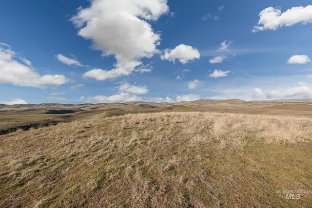 $1,100,000 | 985 Highway 95, Weiser, ID 83672