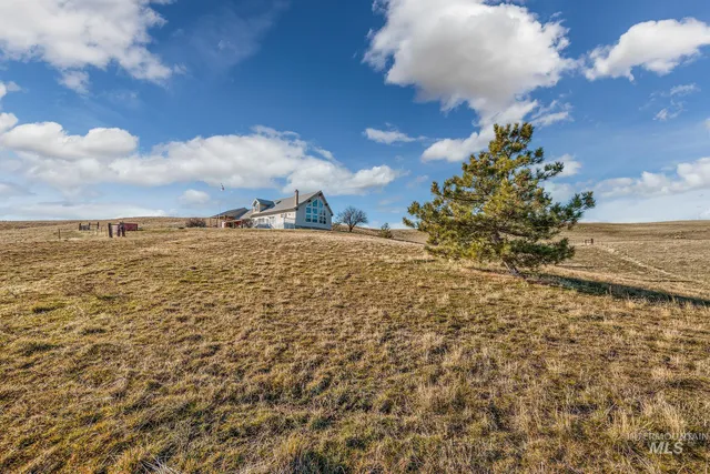 $1,100,000 | 985 Highway 95, Weiser, ID 83672