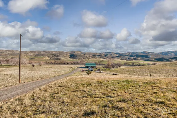 $1,100,000 | 985 Highway 95, Weiser, ID 83672