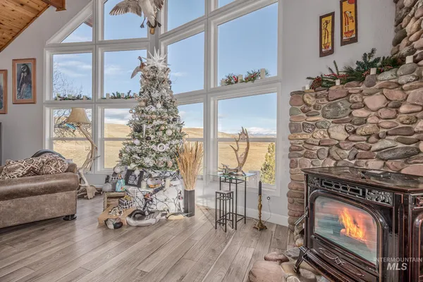 $1,100,000 | 985 Highway 95, Weiser, ID 83672