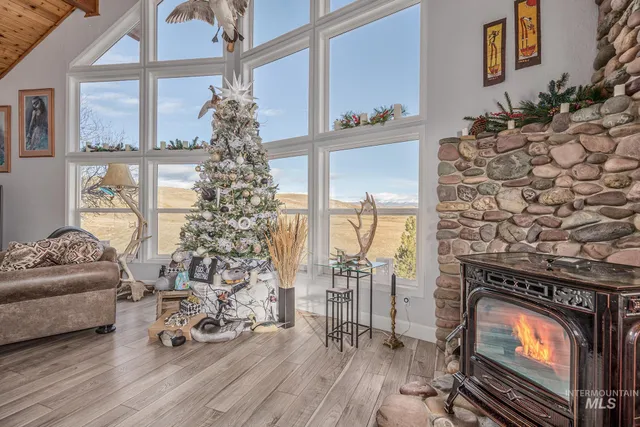 $1,100,000 | 985 Highway 95, Weiser, ID 83672