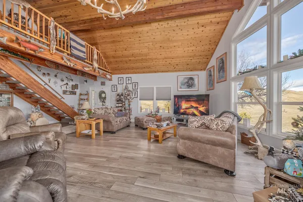 $1,100,000 | 985 Highway 95, Weiser, ID 83672