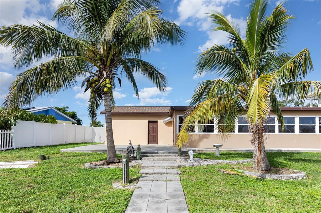 5108 Commonwealth Road Palmetto, FL 34221 - Photo 21 of 31 a front view of house with yard and green space