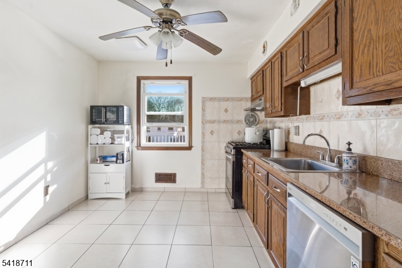 160 Stratton Street South Piscataway, NJ 08854 - Photo 16 of 32