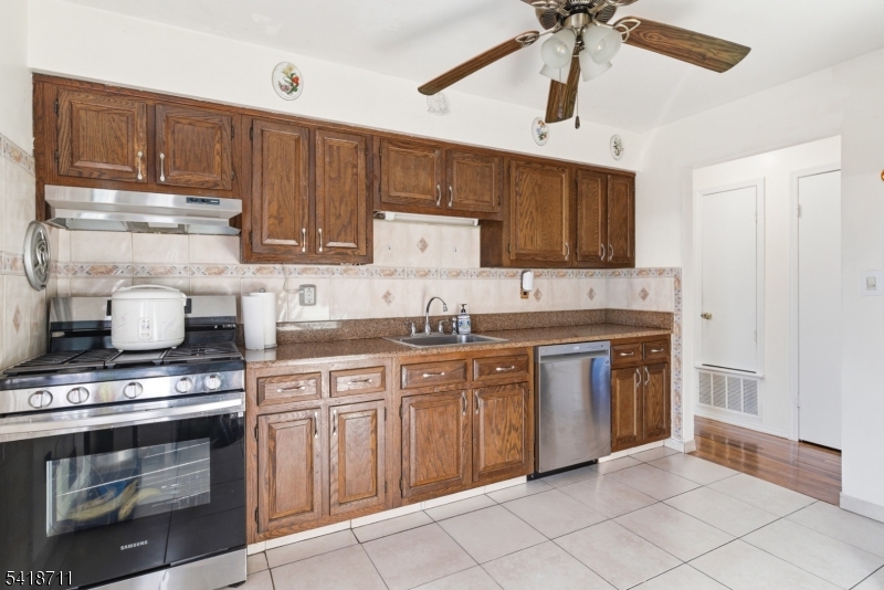 160 Stratton Street South Piscataway, NJ 08854 - Photo 18 of 32