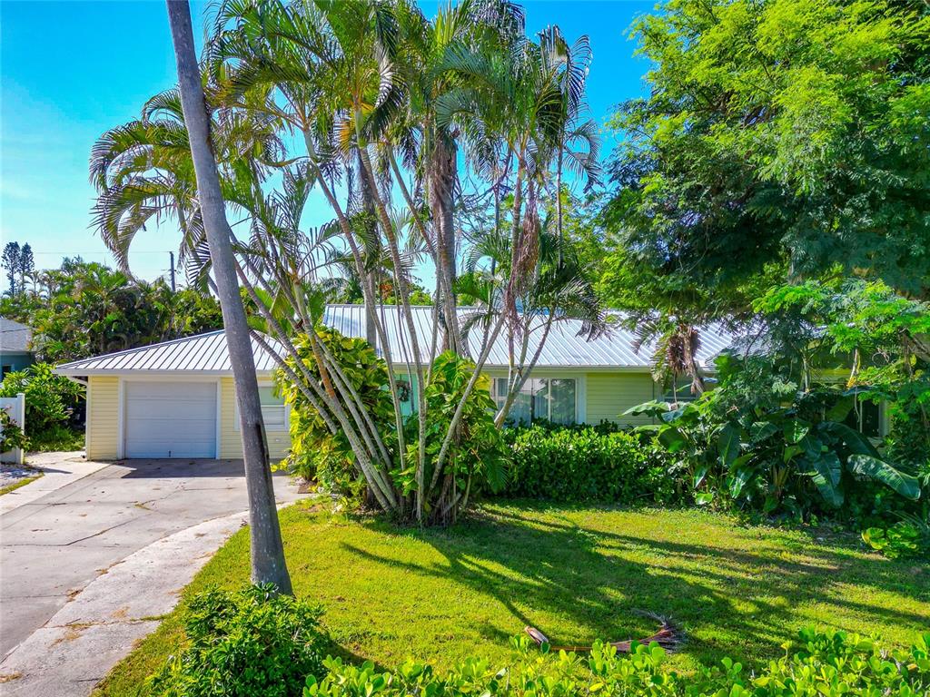 1712 Cheyenne Street Sarasota, FL 34231 - Photo 2 of 33