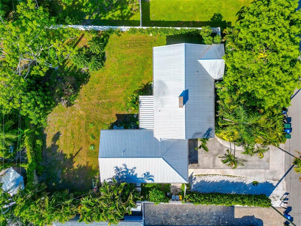 1712 Cheyenne Street Sarasota, FL 34231 - Photo 30 of 33