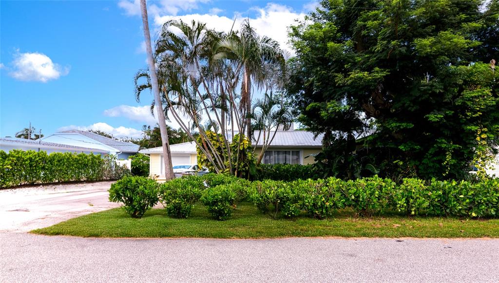 1712 Cheyenne Street Sarasota, FL 34231 - Photo 4 of 33