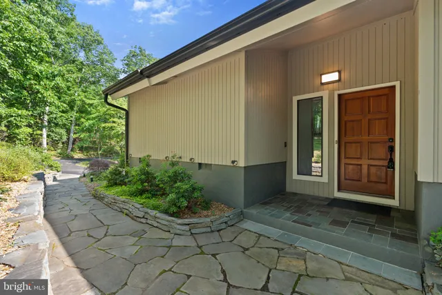 $5,000 | 39368 Longhill Lane, Aldie, VA 20105