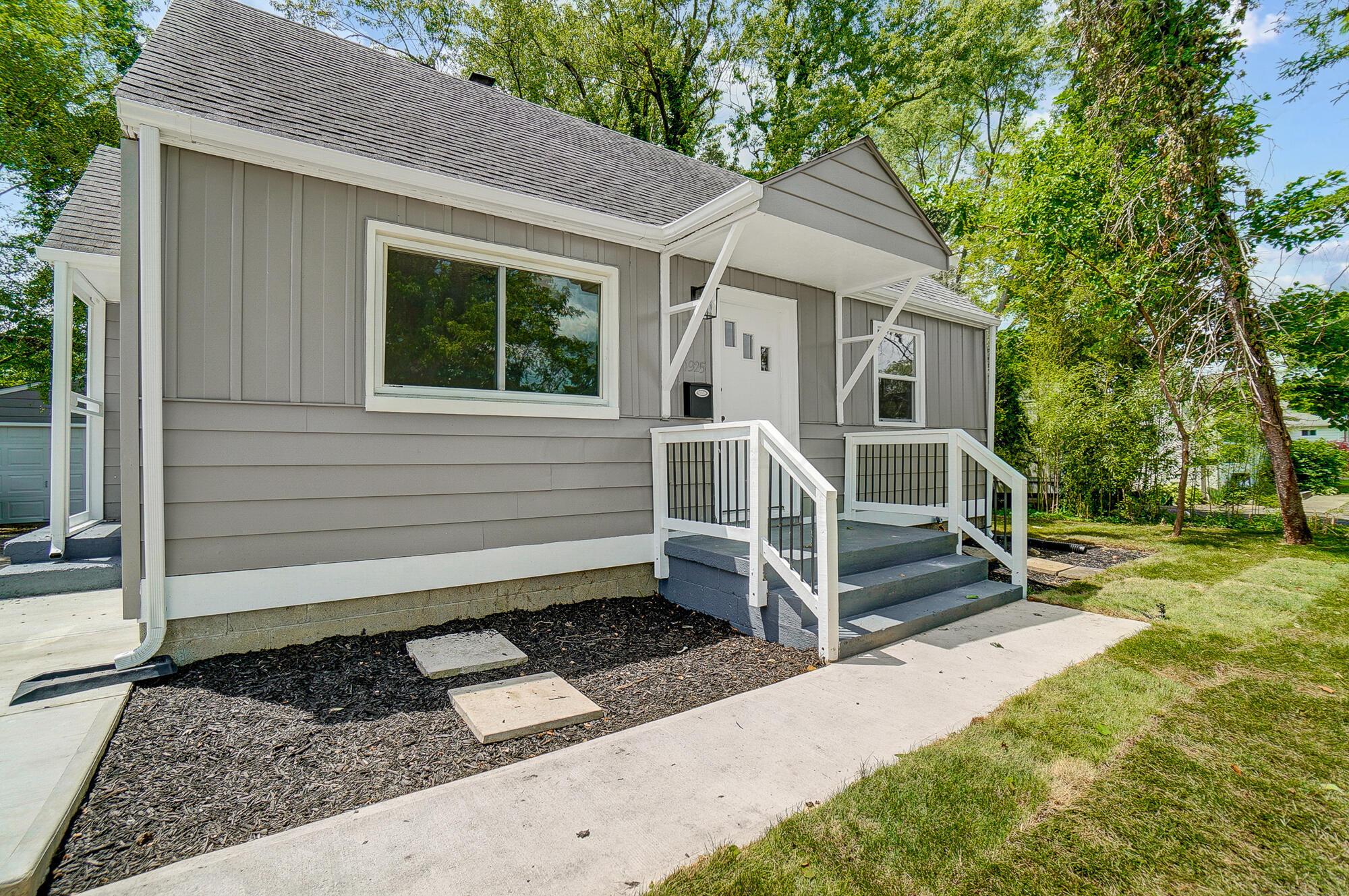 1925 Ferris Road Columbus, OH 43224 - Photo 1 of 45 005