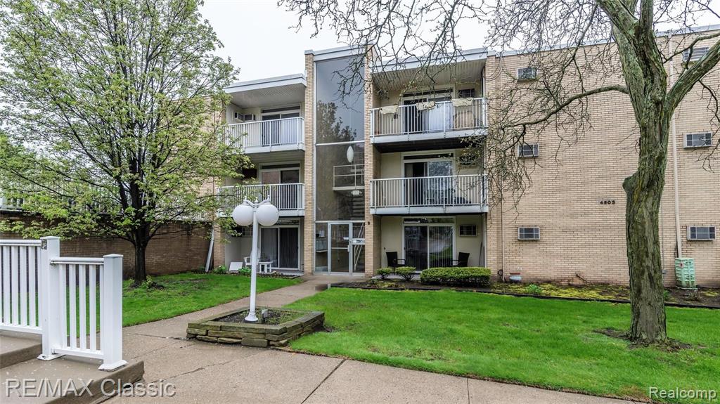 4905 Crooks Road, Unit B4 Royal Oak, MI 48073 - Photo 1 of 36