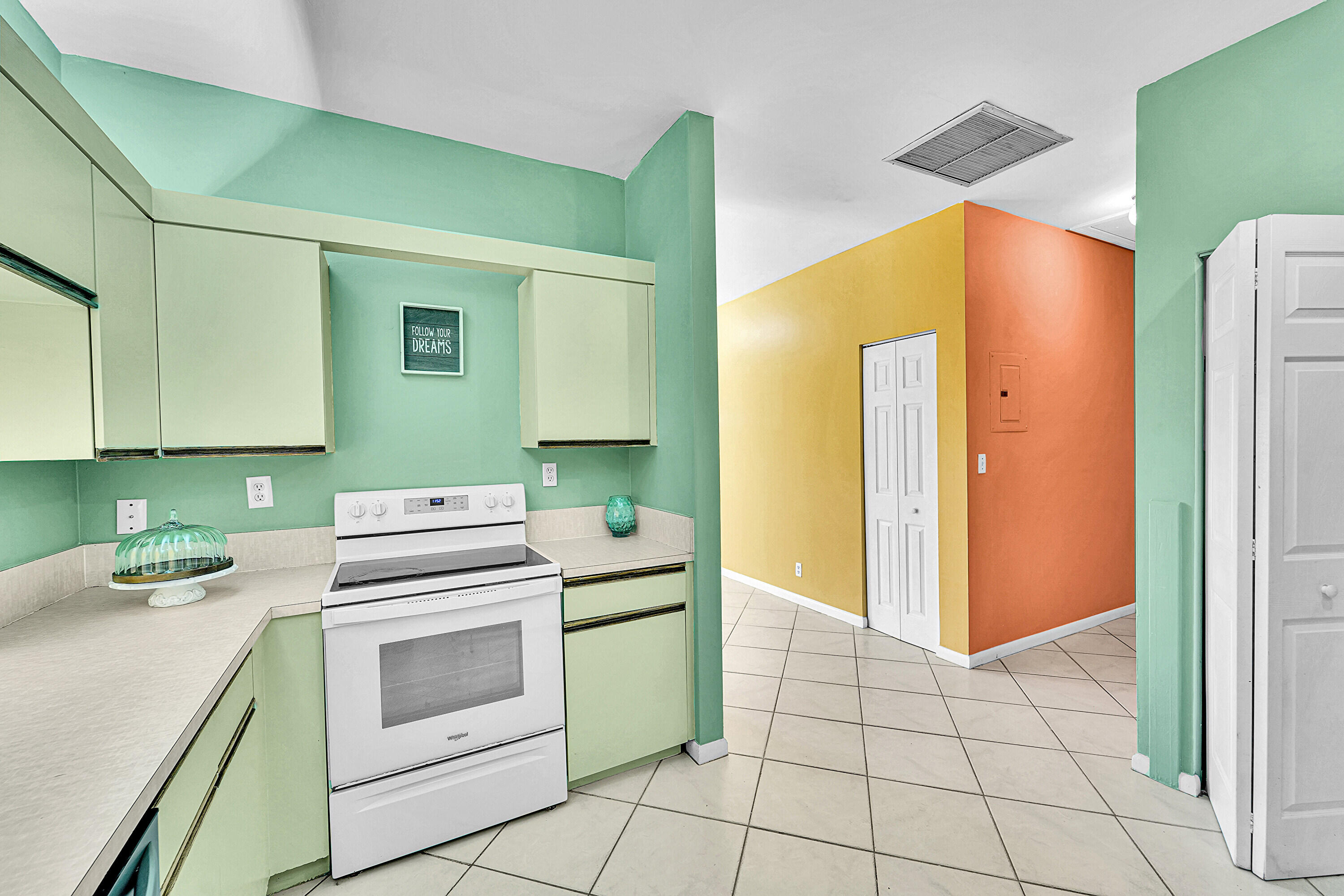 100 East Hemingway Circle Margate, FL 33063 - Photo 5 of 25 14_1 (17)