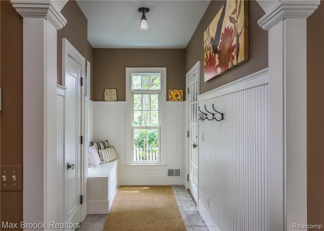 38 Ridge Road Pleasant Ridge, MI 48069 - Photo 17 of 43 Mud Room
