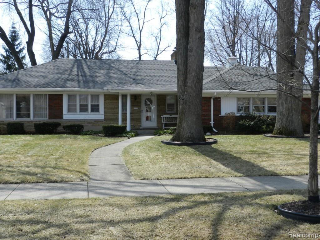 1595 South Renaud Road Grosse Pointe, MI 48236 - Photo 1 of 14 DSCN2143.jpg