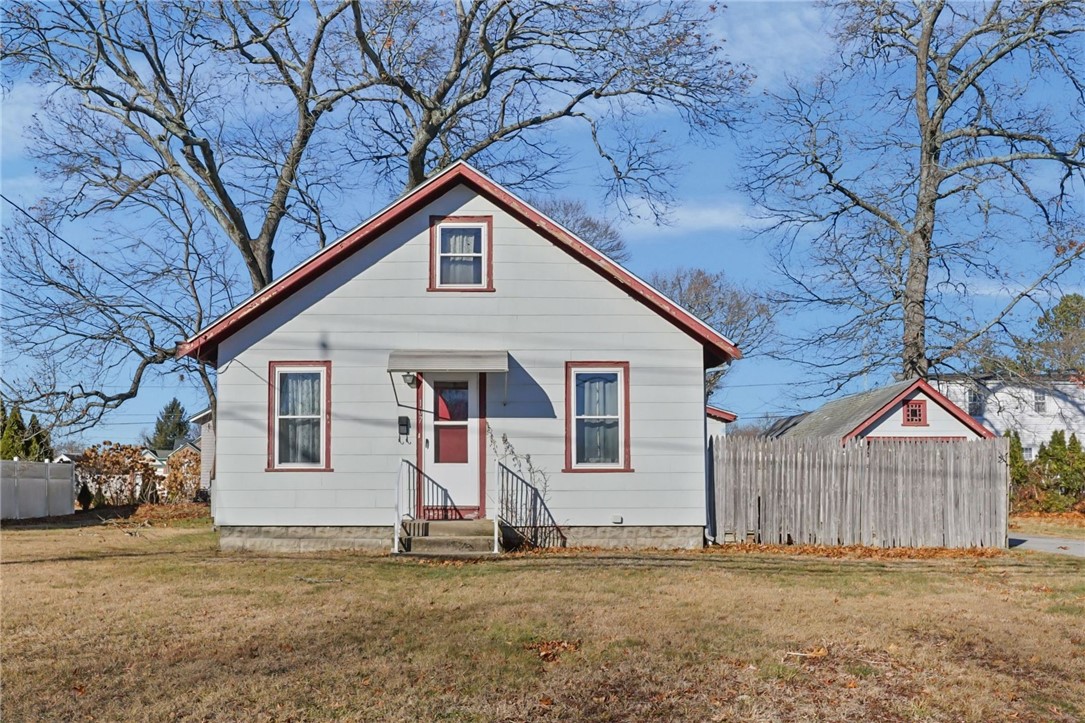 107 Wayne Street Warwick, RI 02889 - Photo 3 of 33